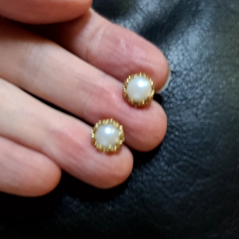 Natural pearl earrings gold plated filigree crown setting - Picture 8 of 9